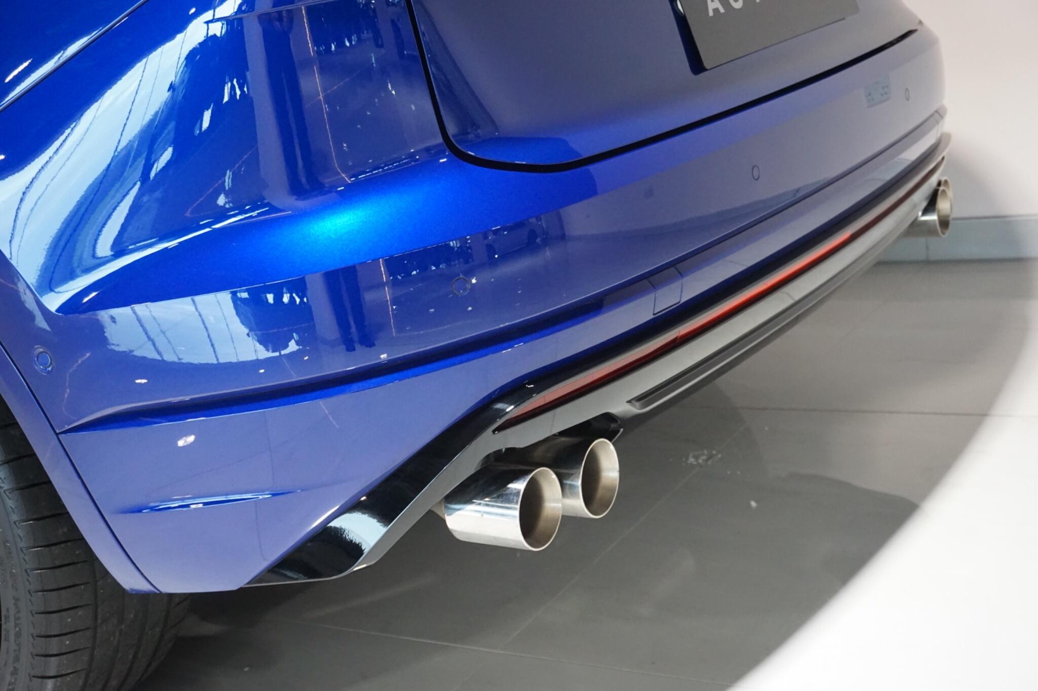 Volkswagen Touareg 3.0 V6 TSI eHybrid 14.3kWh R SUV 5dr Petrol Plug-in Hybrid Tiptronic 4Motion Euro 6 (s/s) (462 ps)